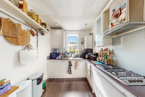 2 bedroom apartment to rent, Belton Road, Dollis Hill, NW2