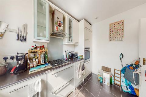 2 bedroom apartment to rent, Belton Road, Dollis Hill, NW2