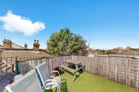 2 bedroom apartment to rent, Belton Road, Dollis Hill, NW2