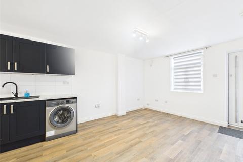 1 bedroom flat to rent, Albert Road, Romford RM1