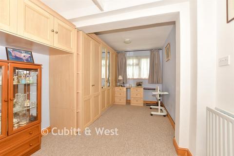 2 bedroom detached bungalow for sale, Church Street, Rudgwick, West Sussex