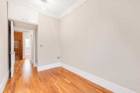 2 bedroom flat to rent, Upper Richmond Road West, East Sheen, London