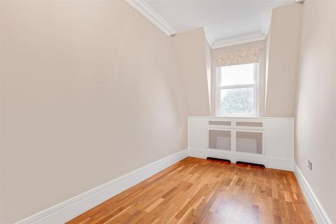 2 bedroom flat to rent, Upper Richmond Road West, East Sheen, London