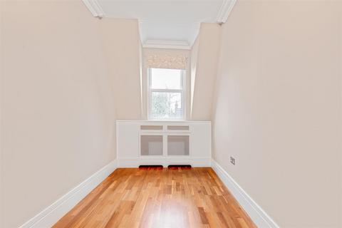 2 bedroom flat to rent, Upper Richmond Road West, East Sheen, London