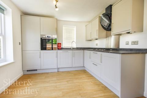 4 bedroom detached house to rent, Esk Hause Close, West Bridgford, Nottingham, NG2 6SG