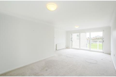 2 bedroom flat to rent, Stourbanks, Conifer Close, Christchurch, BH23