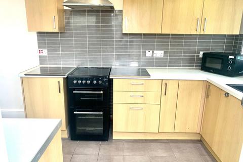 3 bedroom semi-detached house to rent, BITTERNE, SO18