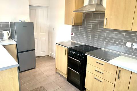 3 bedroom semi-detached house to rent, BITTERNE, SO18