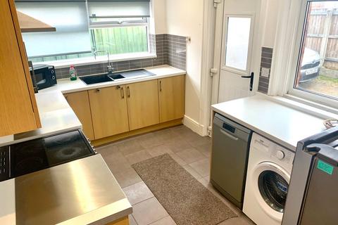 3 bedroom semi-detached house to rent, BITTERNE, SO18