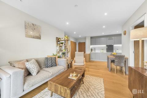 2 bedroom apartment to rent, Ferry Lane London N17