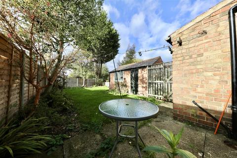 4 bedroom semi-detached house for sale, Fairfax Avenue, Hull