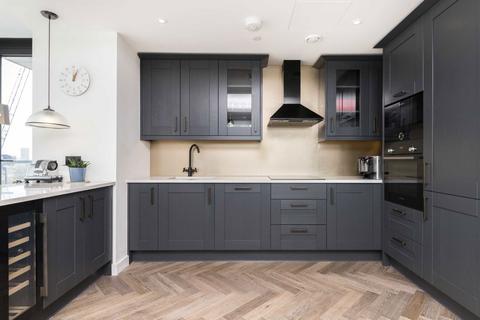 2 bedroom flat to rent, Merino Gardens, London E1W