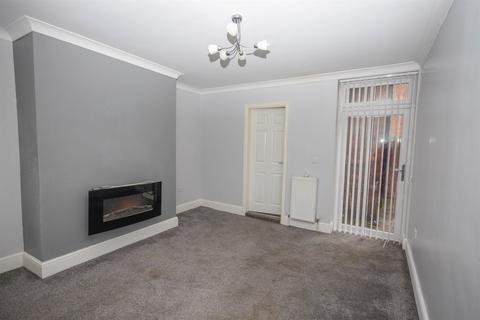 2 bedroom flat to rent, Richmond Road, South Shields