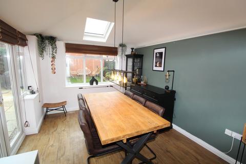 4 bedroom link detached house for sale, Lacey Close, Lutterworth LE17