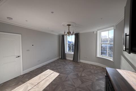 2 bedroom flat to rent, Flat 5 - Danuta House, Surrey KT8