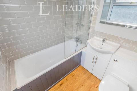 2 bedroom terraced house to rent, Victoria Street, ST4