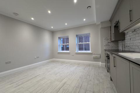 1 bedroom flat to rent, Flat 3 - Danuta House, East Molesey KT8