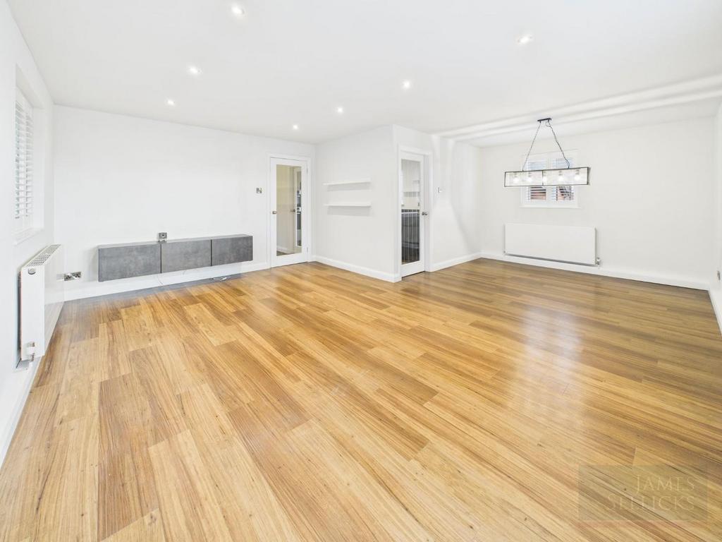 Sitting/Dining Room