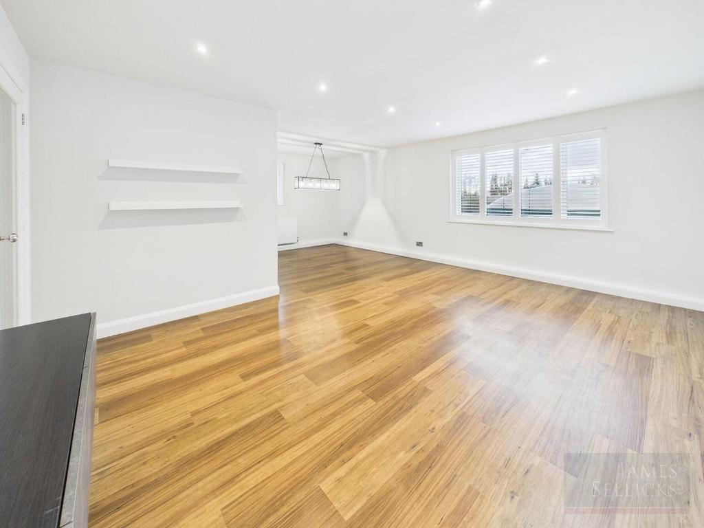 Sitting/Dining Room