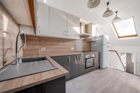 undefined, Maple Road, Surbiton