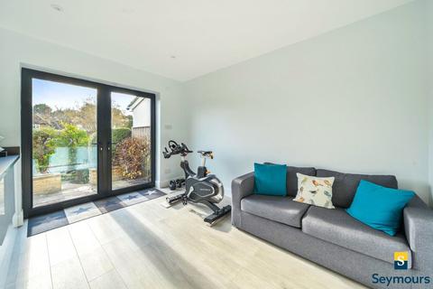 3 bedroom semi-detached house for sale, Hillview Crescent, Surrey GU2