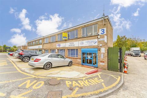undefined, The Ridgeway, IVER SL0