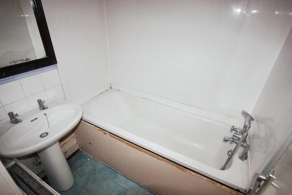 644f430f-bathroom.JPG