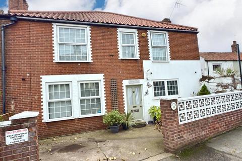 3 bedroom semi-detached house for sale, Church Road, Lowestoft, Suffolk, NR32