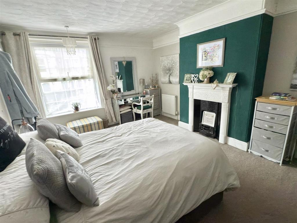 MASTER BEDROOM.jpg