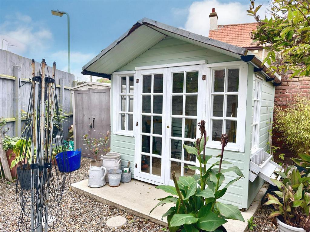 SUMMERHOUSE.jpg