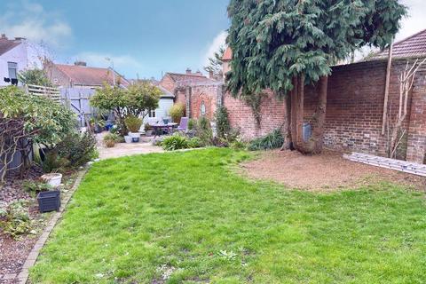 3 bedroom semi-detached house for sale, Church Road, Lowestoft, Suffolk, NR32