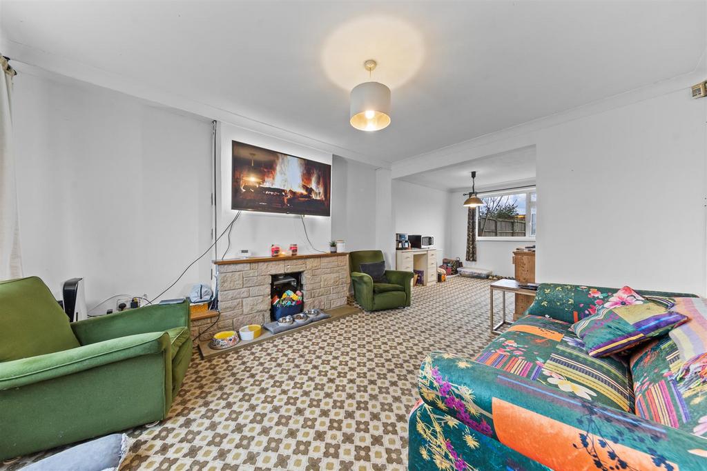 137 Kinross Cres Web18.jpg