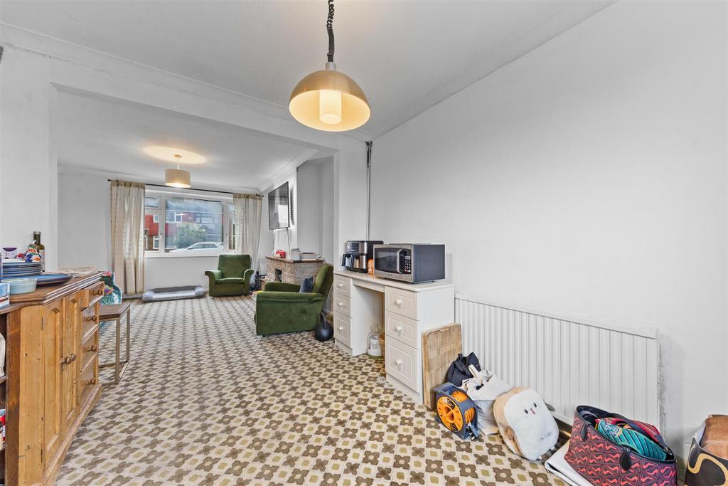 137 Kinross Cres Web20.jpg