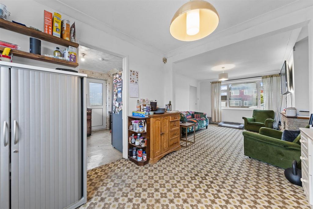 137 Kinross Cres Web21.jpg