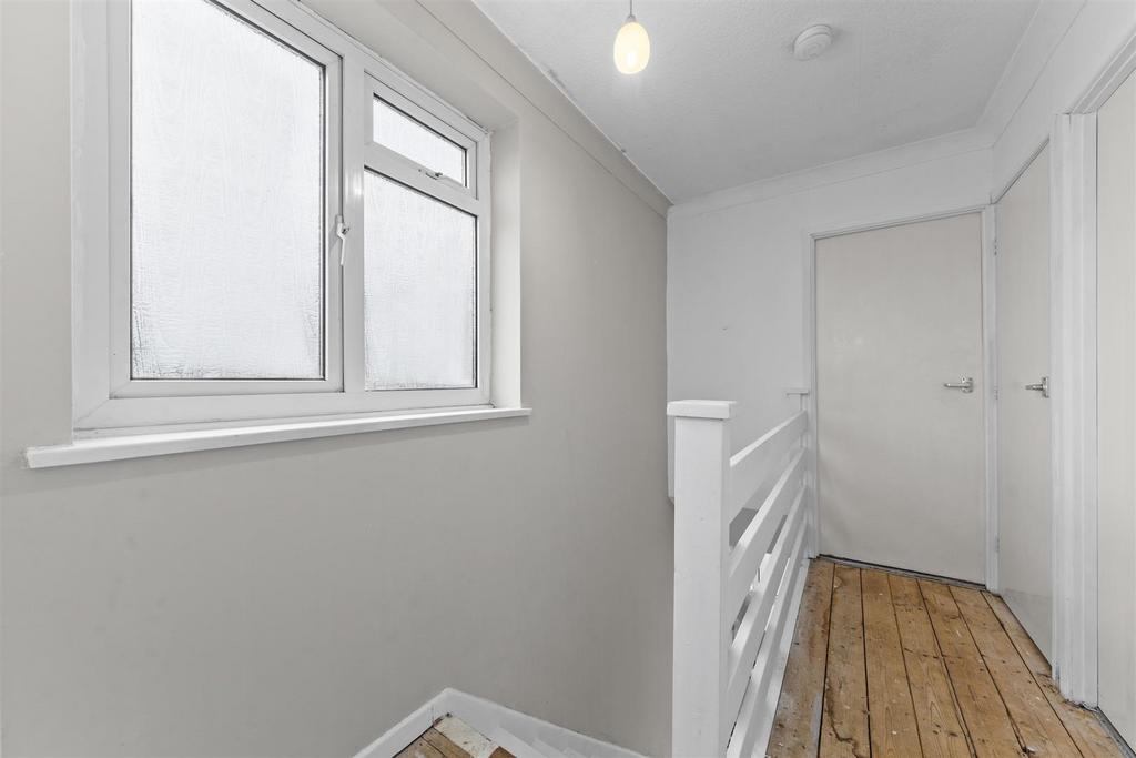 137 Kinross Cres Web23.jpg