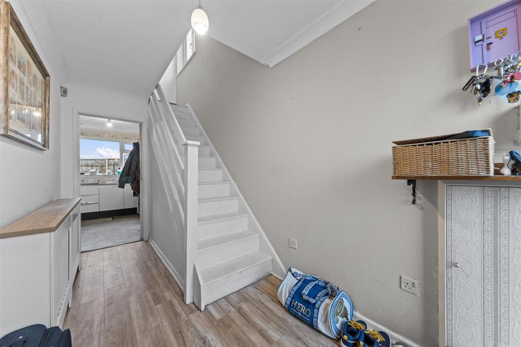 137 Kinross Cres Web13.jpg