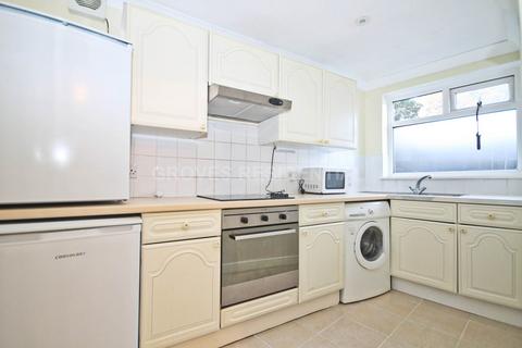 Studio to rent, Burlington Road, New Malden