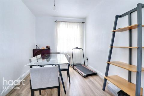 3 bedroom terraced house to rent, Colegrave Road, London