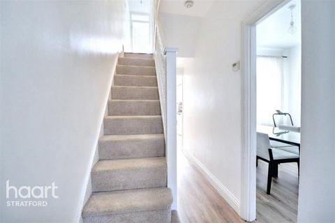 3 bedroom terraced house to rent, Colegrave Road, London