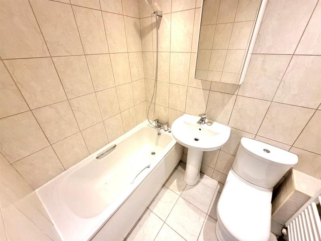 Bathroom 2.jpg