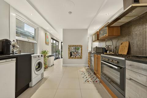 4 bedroom semi-detached house to rent, Dunstans Road, London, SE22