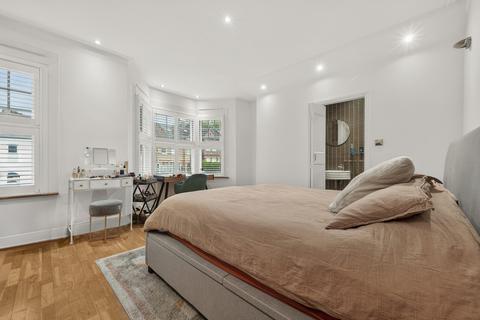 4 bedroom semi-detached house to rent, Dunstans Road, London, SE22
