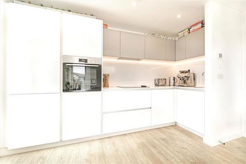 2 bedroom flat to rent, Goodwood Road, London SE14