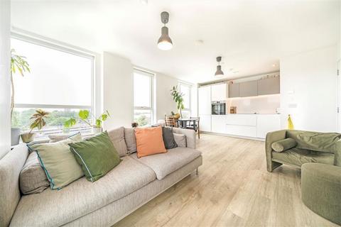 2 bedroom flat to rent, Goodwood Road, London SE14