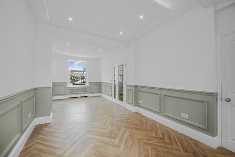 3 bedroom flat to rent, Cold Harbour, London