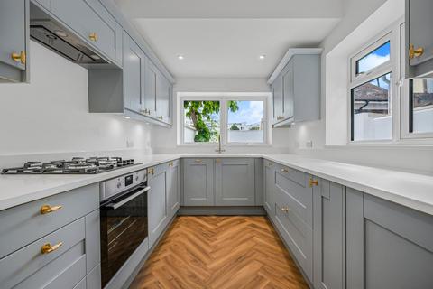 3 bedroom flat to rent, Cold Harbour, London