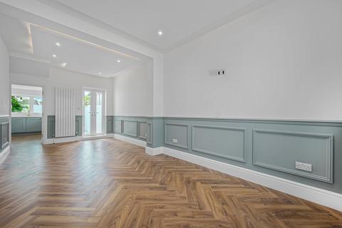 3 bedroom flat to rent, Cold Harbour, London