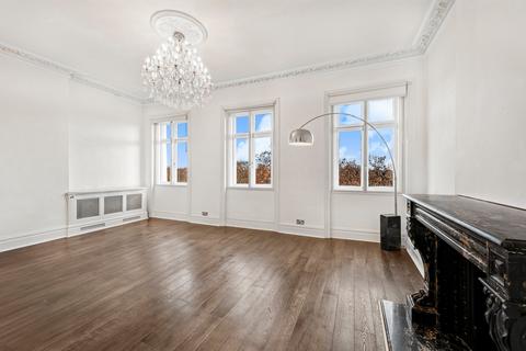 1 bedroom flat for sale, Hyde Park Gardens, Hyde Park, London