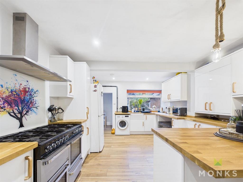 CAM01348 G0-PR0771-STILL009.jpg