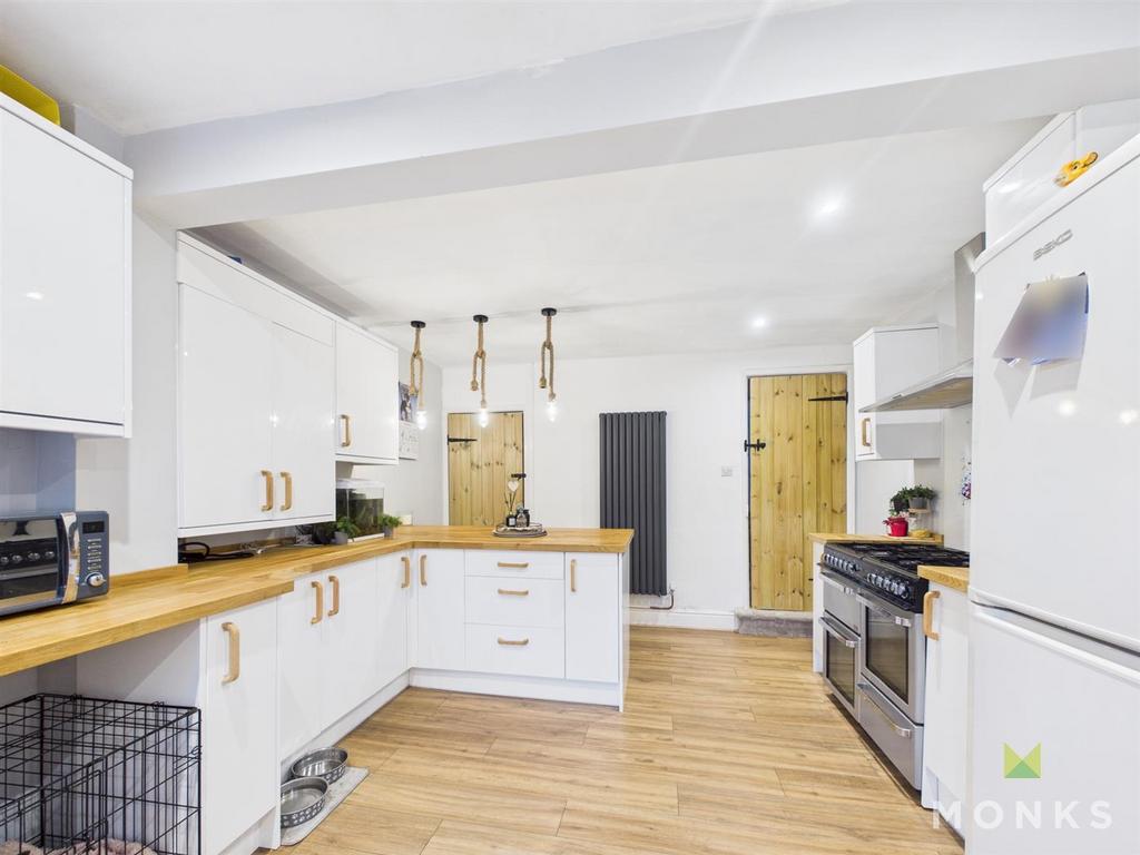 CAM01348 G0-PR0771-STILL005.jpg